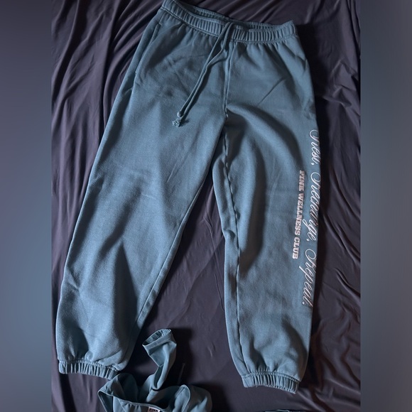 Victoria’s Secret PINK Matching Top & Sweatpants PINK Wellness Club - Picture 4 of 5